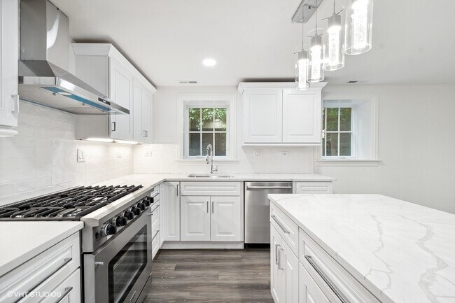 Building Photo - 1106 Judson Ave