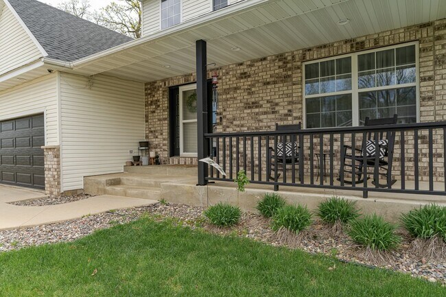 Building Photo - AMAZING Deal on 5bed 4bath Luxury Home AVA...