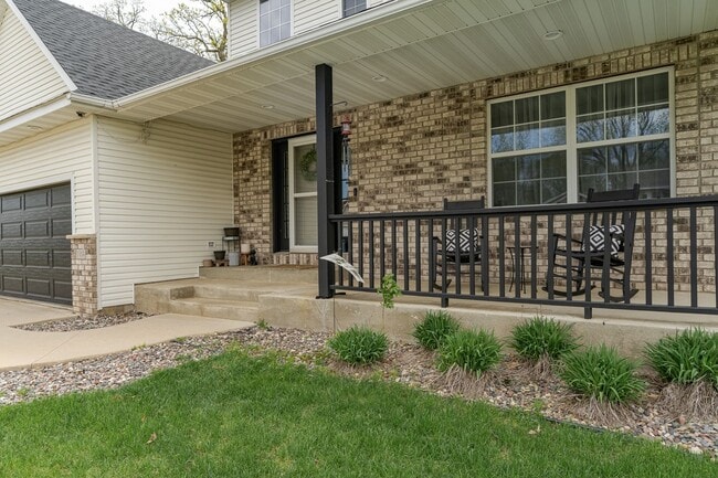 Building Photo - Spacious Home With Finished Basement And 3 Car Garage