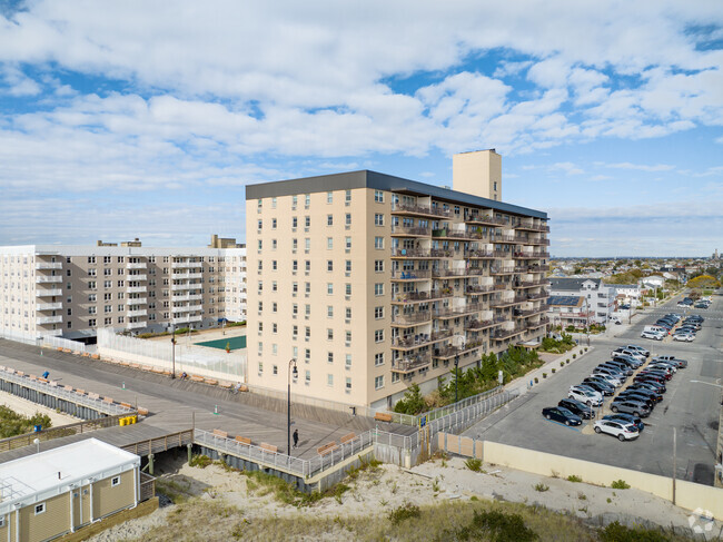 Building Photo - Neptune Towers