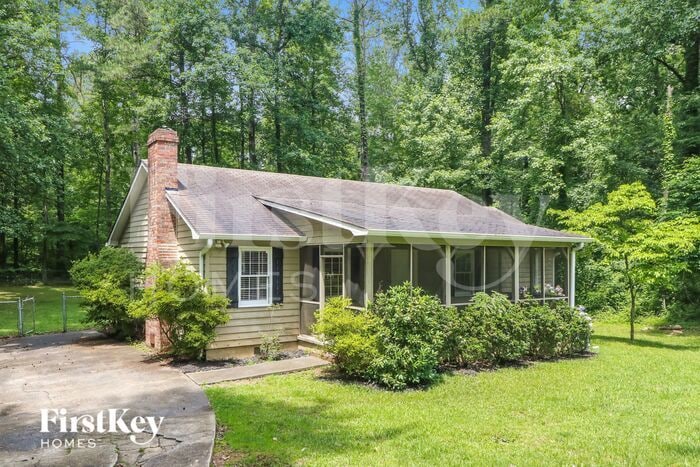 Primary Photo - 3692 Cambridge Dr SW