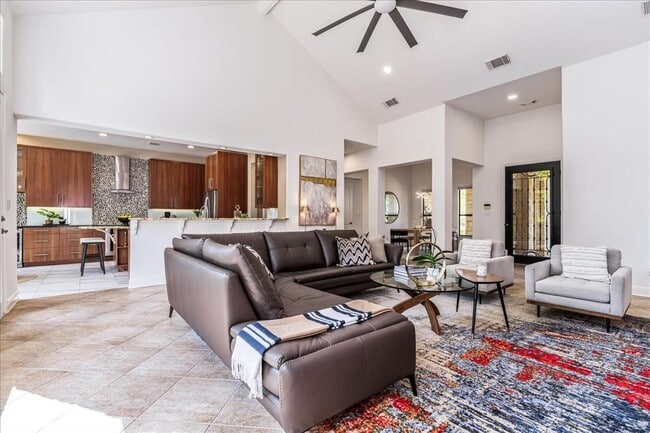 Building Photo - 37 Autumn Oaks Dr