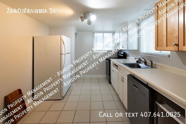 Building Photo - 2 Bed 1 Bath For Rent in Denver!