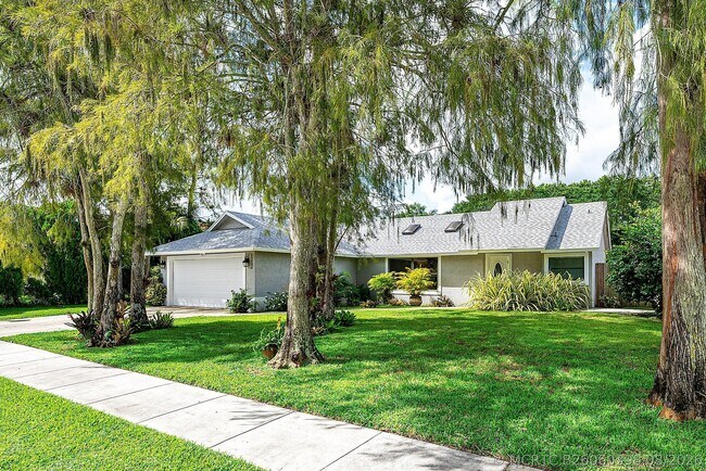 Foto del edificio - 1252 Raintree Ln