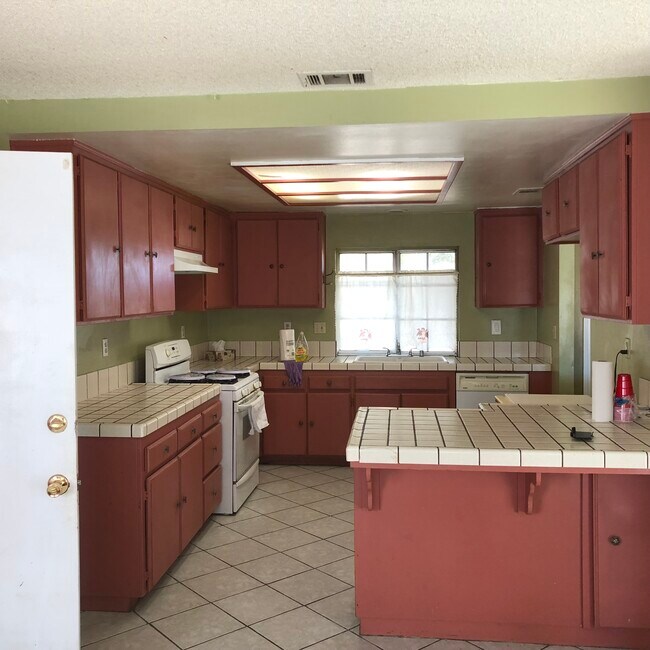 Building Photo - 40630 161st St E