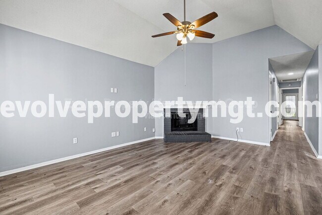 Foto del edificio - 5806 Ashridge Pl