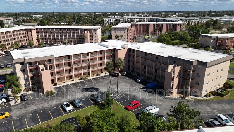 Primary Photo - 4121 Heron Way