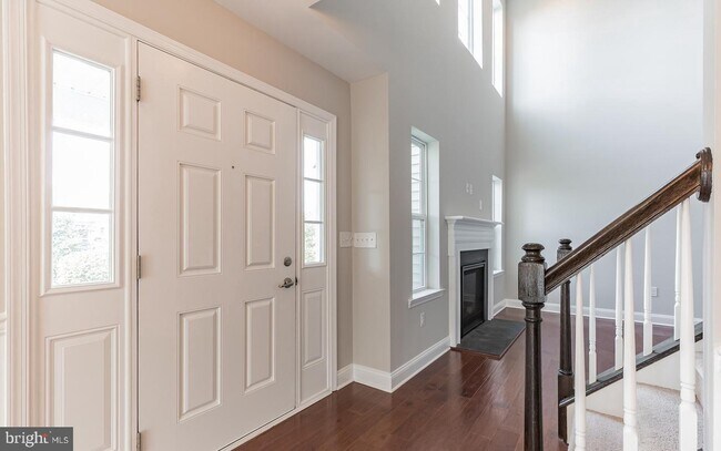 Building Photo - 507 Lexington Mews