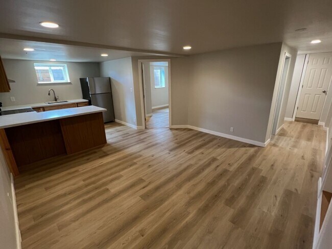 Foto del edificio - 909 N Western Ave