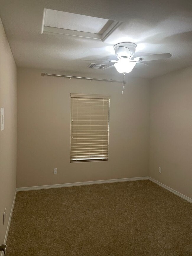 Building Photo - LARGE 4 BEDROOM HOME IN CHANDLER WITH SOLA...