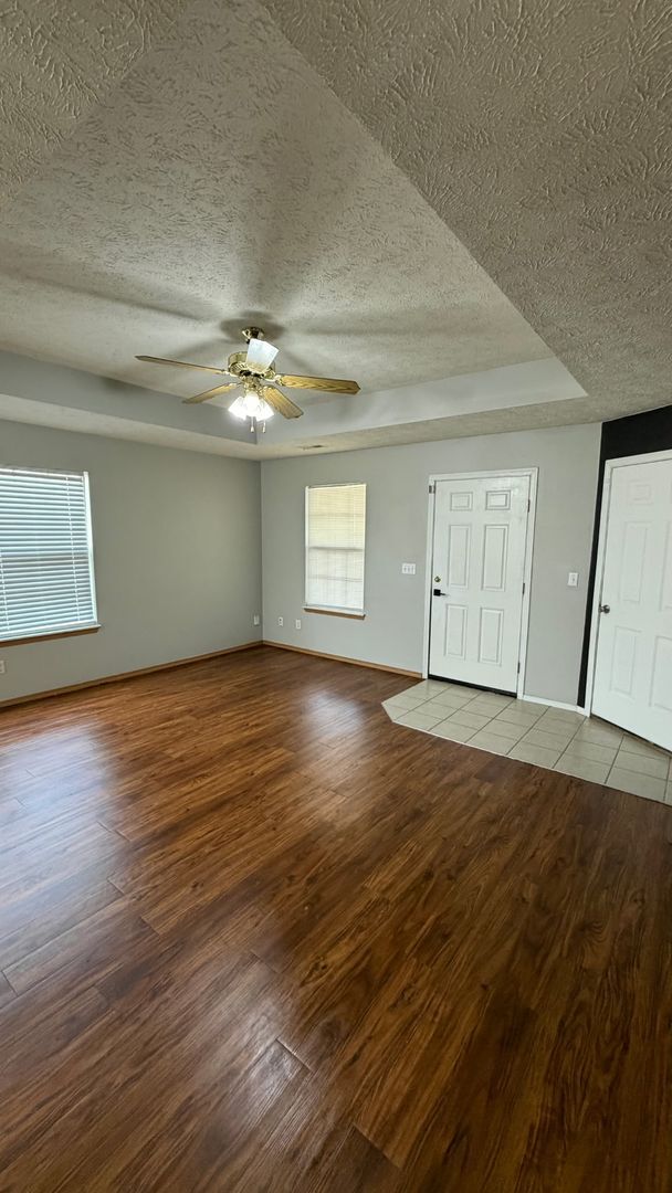 Building Photo - 3837 S Timbercreek Ave