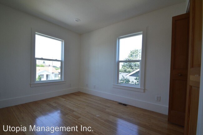 Building Photo - 3 br, 2 bath House - 3012 13th Ave S