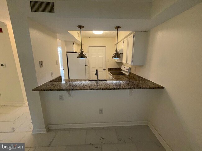 Building Photo - 1504 Lincoln Way