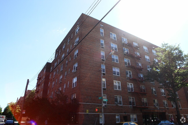 Building Photo - 4107 Bowne St