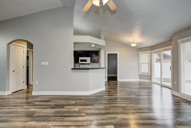 Building Photo - 2870 N High Desert Wy