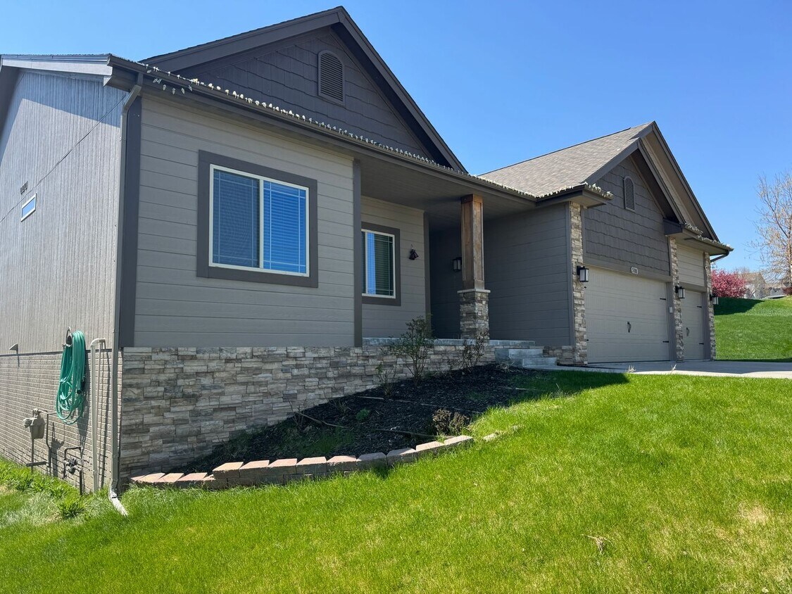 Primary Photo - Stunning 4-Bedroom Ranch Home on a Quiet C...