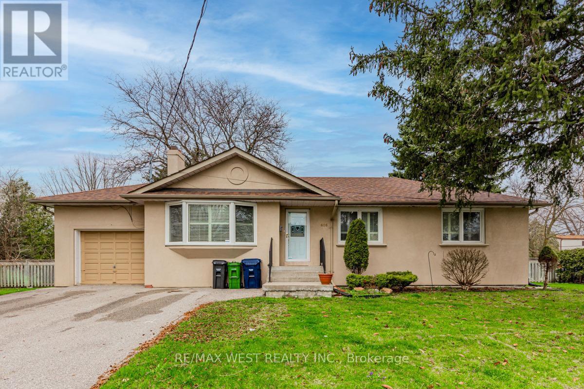 Photo principale - 606 Conacher Dr