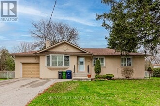 Building Photo - 606 Conacher Dr