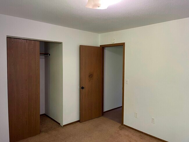 Foto del edificio - 4165 W Ridge Rd