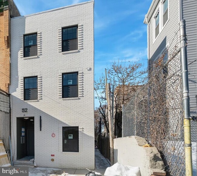 Building Photo - 52 N 51st St