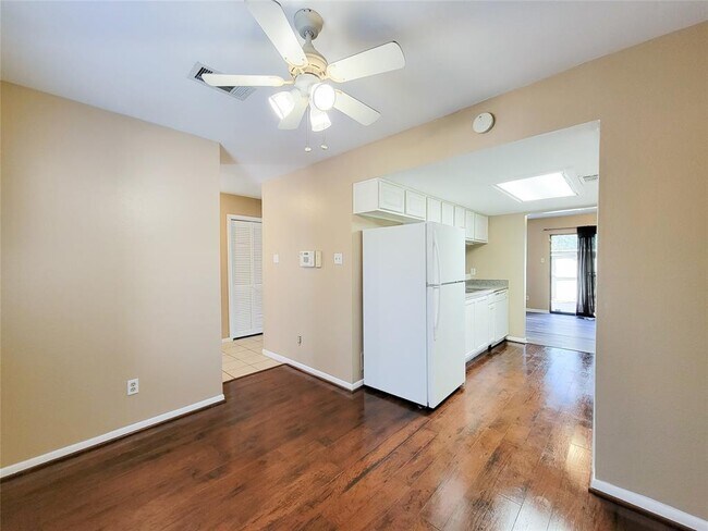 Foto del edificio - 27 W Willowood Ct