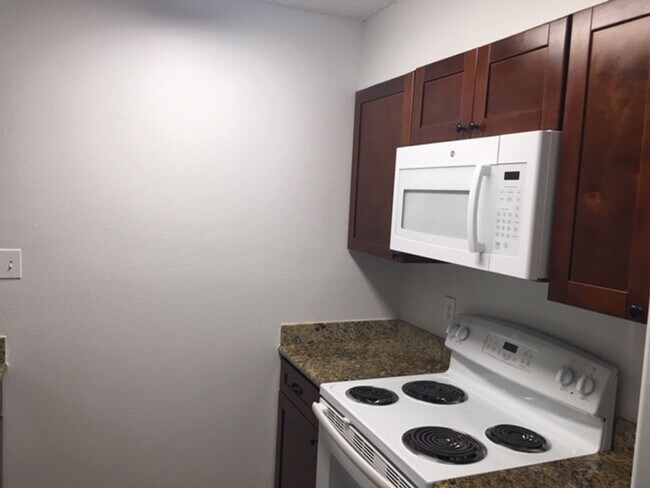 Foto del edificio - 7114 N Holiday Dr