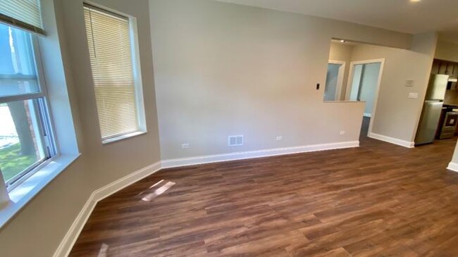 Building Photo - 2 bedroom in CHICAGO IL 60636