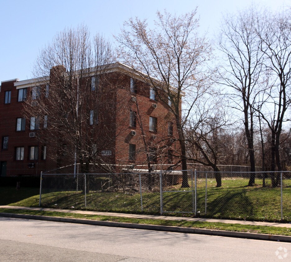 Building Photo - 4775 Huron Ave