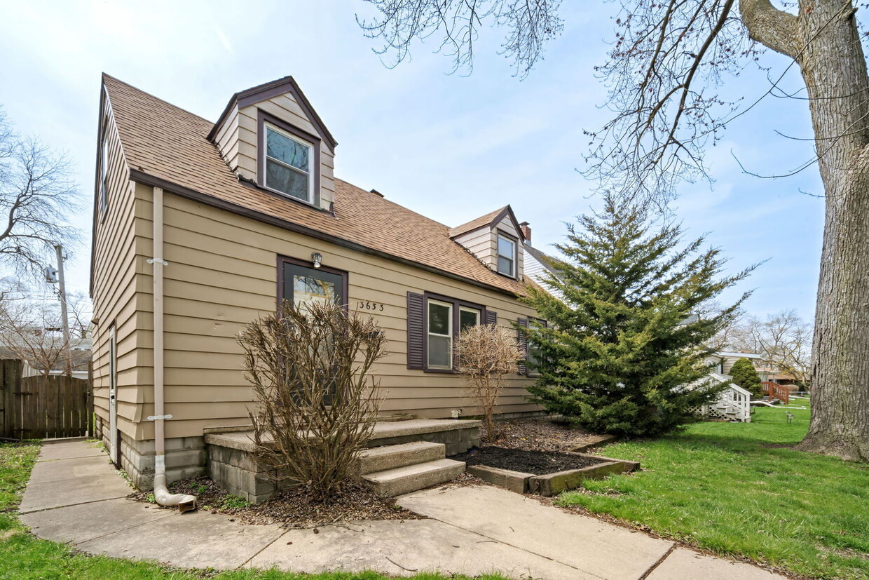 Primary Photo - 3633 178th St