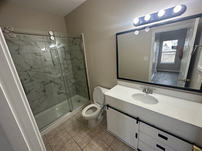 Building Photo - 6638 Bauer Dr