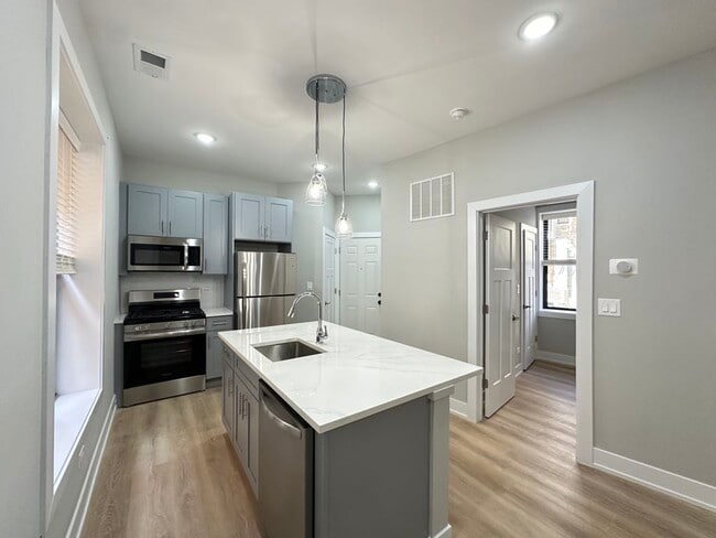 Building Photo - 451 W Belden Ave