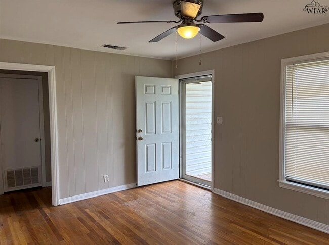 Building Photo - 319 Rockwood Dr