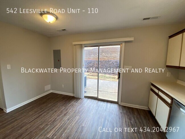 Foto del edificio - 2 Bedroom Townhome in Heritage Court!
