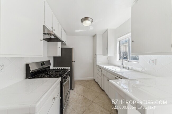 Foto del edificio - 7544 Hampton Ave