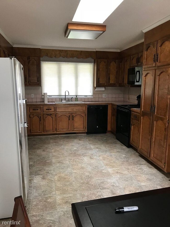 Foto del edificio - 28 Mountain Brook Trl