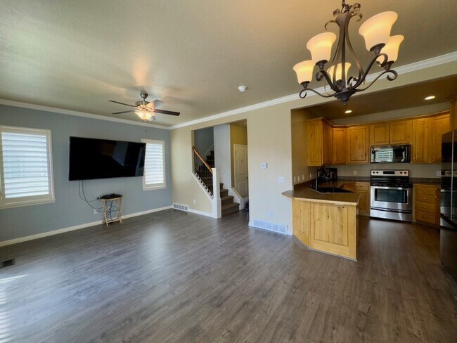 Building Photo - 634 E 60 S
