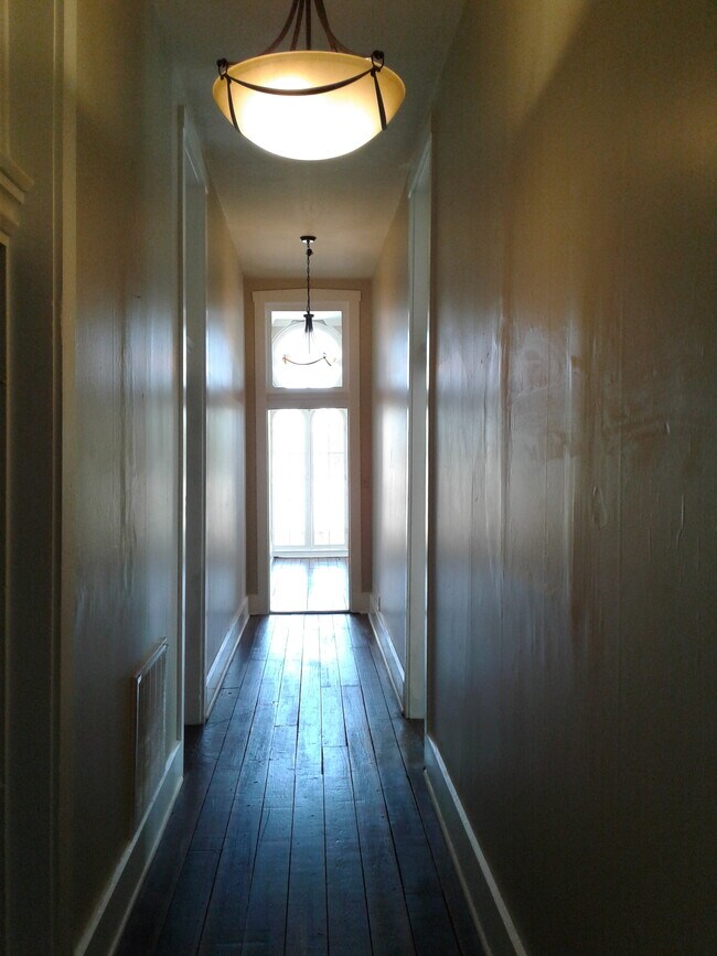 Foto del edificio - 124 E Main St