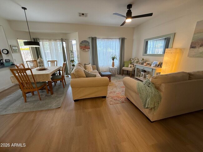 Foto del edificio - 21143 E Roundup Way