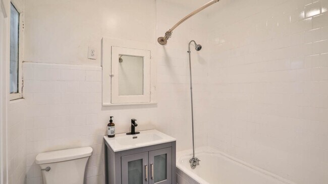 Foto del edificio - East LA duplex
