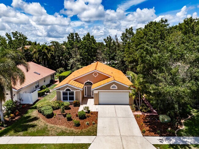 Building Photo - Bright & Airy 3bd/1.75bth in Quiet Neighbo...