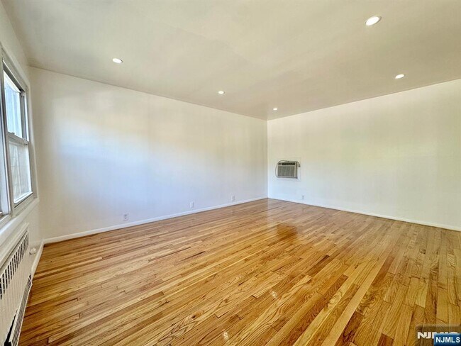 Foto del edificio - 23 Trimble Ave