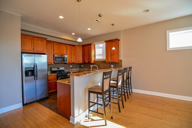 Foto del edificio - 4006 N Kilbourn Ave
