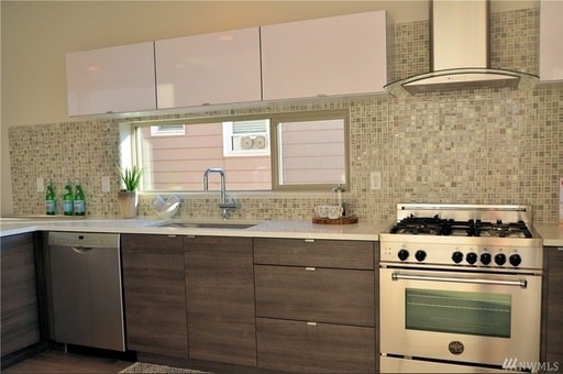 Building Photo - Modern and Stylish Home in Alki Beach Neig...