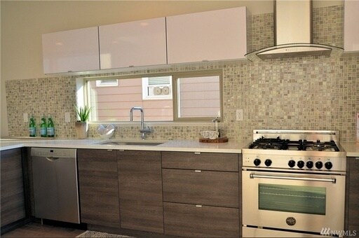 Foto del edificio - Modern and Stylish Home in Alki Beach Neig...