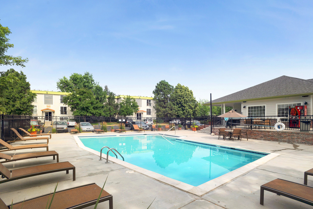 creekside pool