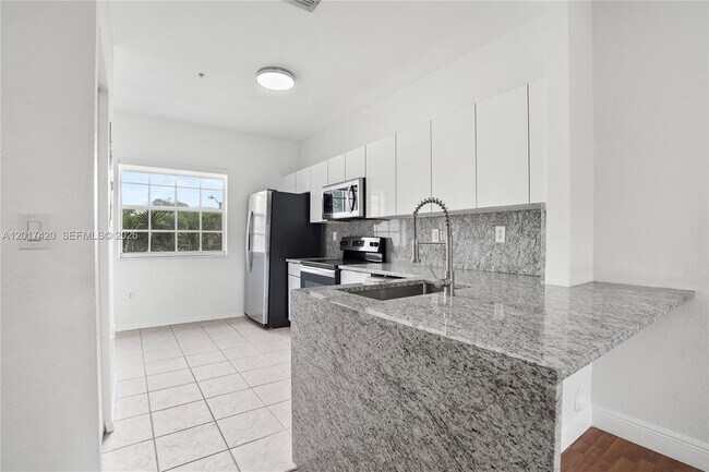 Foto del edificio - 5610 NW 114th Pl