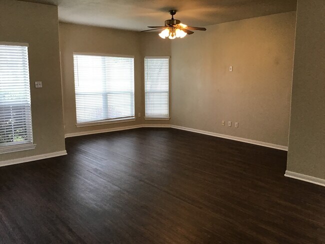 Building Photo - 13470 Miller Ln