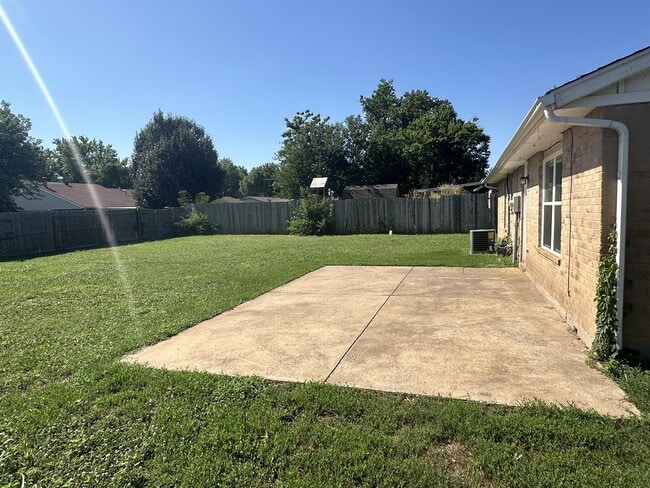 Building Photo - 632 Ramblin Oaks Dr