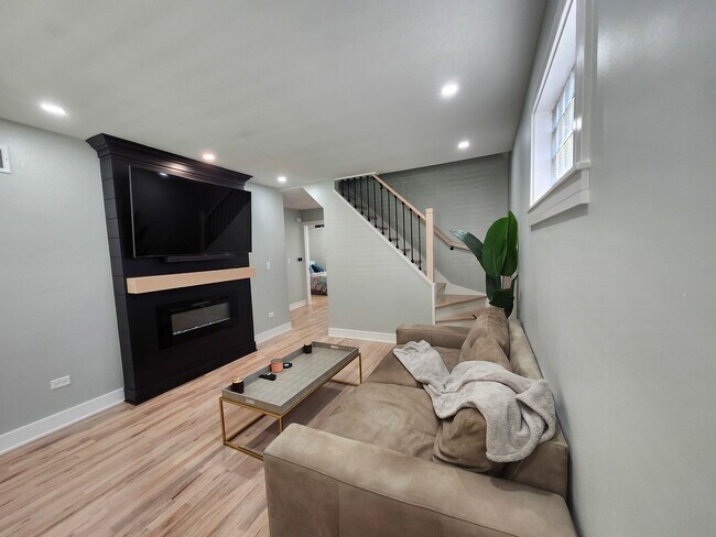 Foto del edificio - 8731 S Constance Ave
