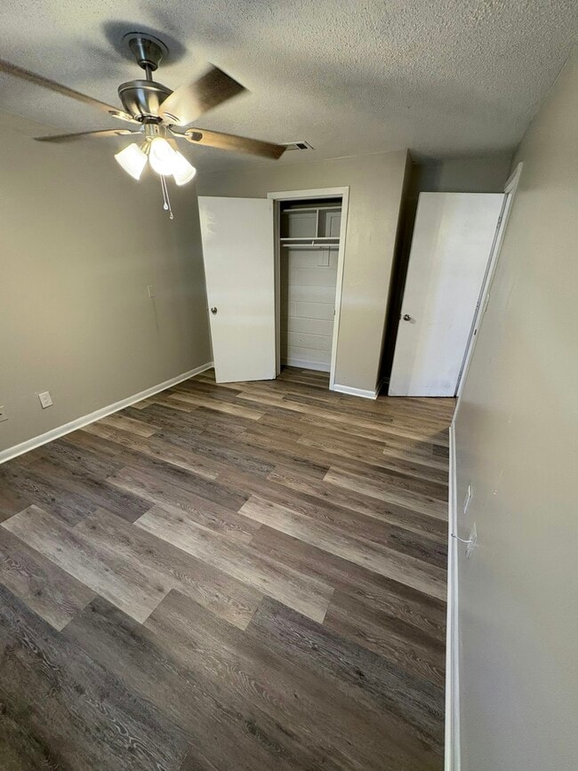 Foto del edificio - 1116 Ash Ave